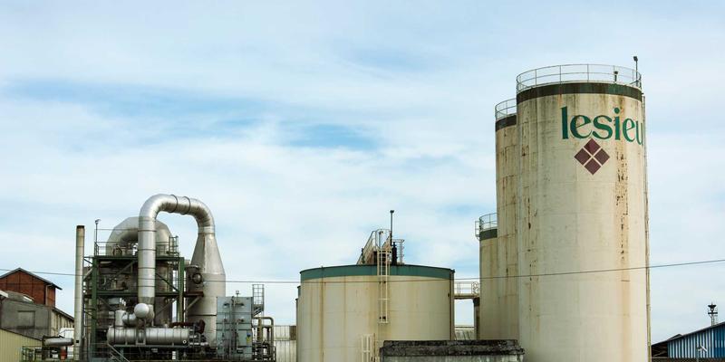 化工产品79:化学试剂与工业化学品供应的关键角色解析